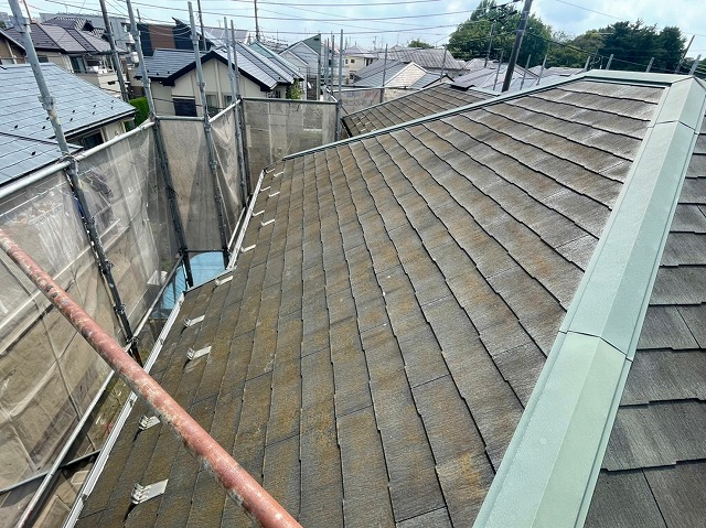 今回は川口市で屋根カバー工事のご紹介でした。　今回の屋根㎡数：　　　㎡ その他にも違う材料を使ったカバー工法をご紹介出来ればと思います。  TikTokで会社の日常もアップしております。下記リンクをクリック！！！　★絶賛バズり中★ アカウント名：バズルーフ  今後も会社の楽しい日常と工事に関してのブログをあげてまいりますので 応援・フォローよろしく～！！！